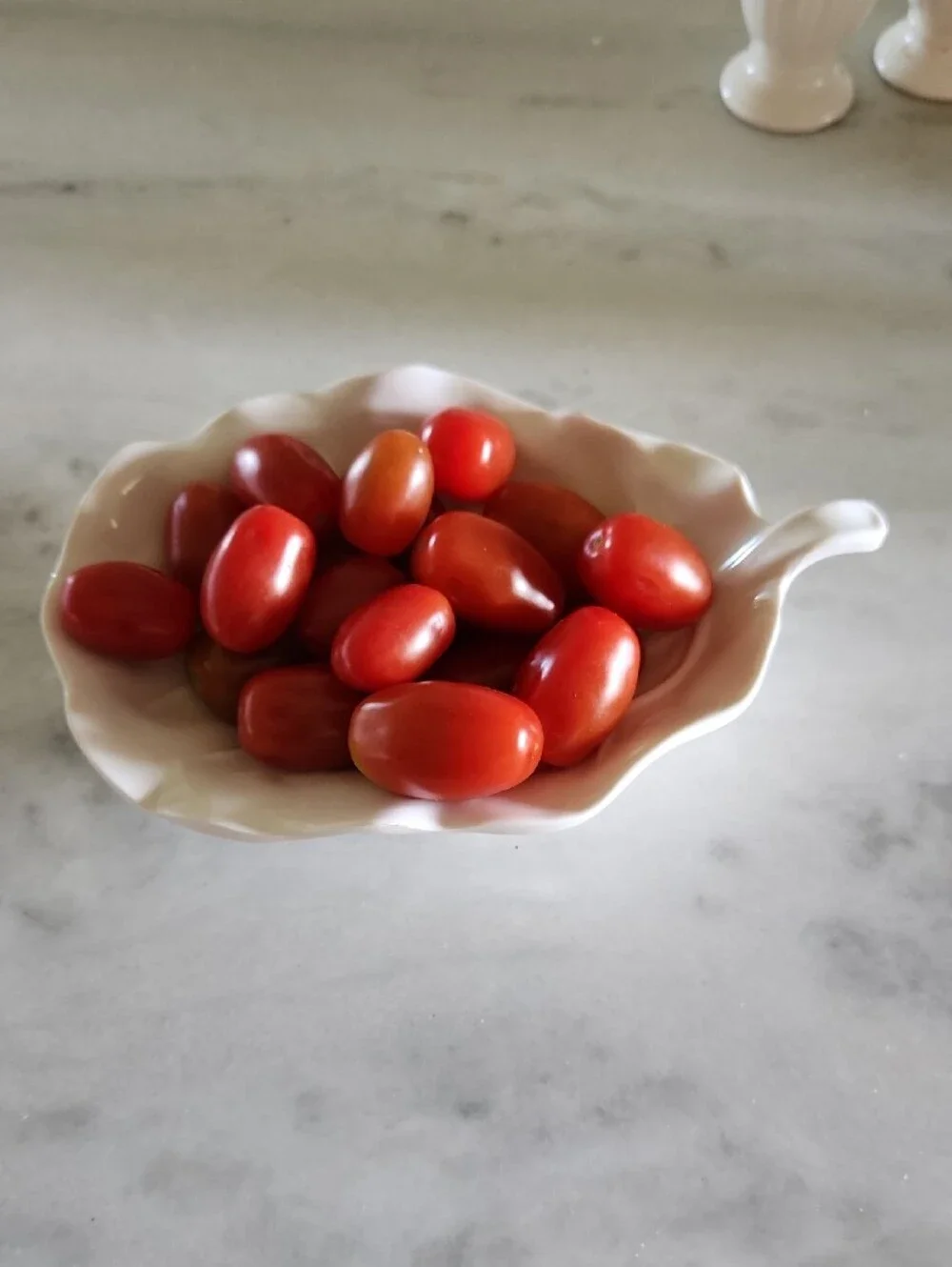Leaf-Shaped Melamine Small Serving Platter in White